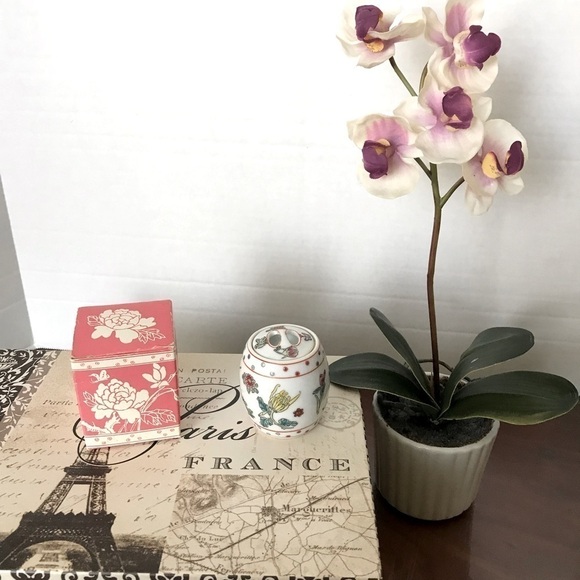 Vintage World Porcelain Ginger from Lillian Vernon - Picture 2 of 9